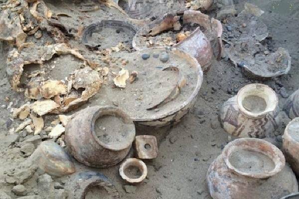 کوزه شکسته و استخوان در دفینه نماد چیست