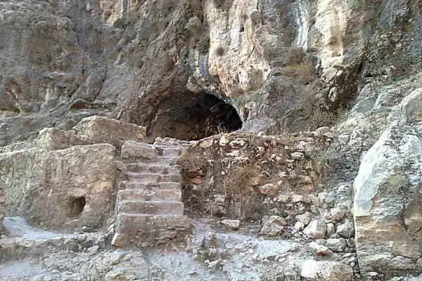 نشانه های گنج در کوهستان